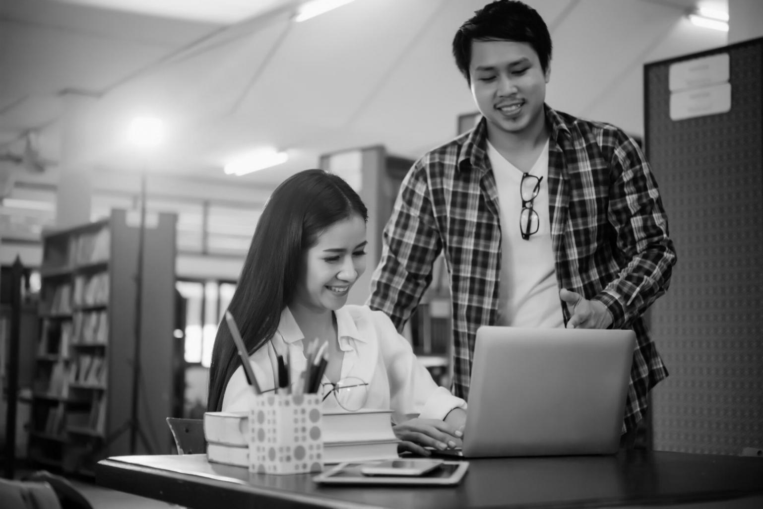 Client consultation session discussing flexible budget strategies